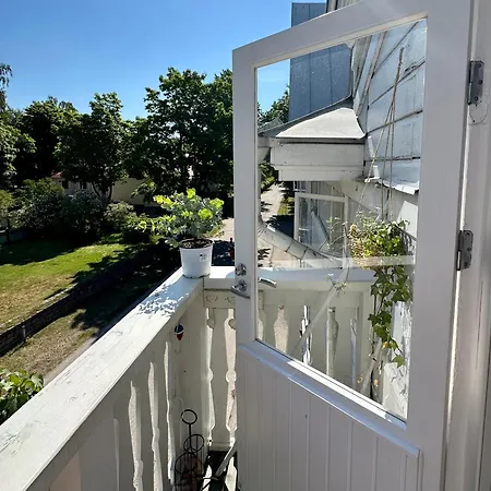 Miniluksus Loma-asunto & Parveke Puuvillassa Huvilapuistossa Apartment Hanko